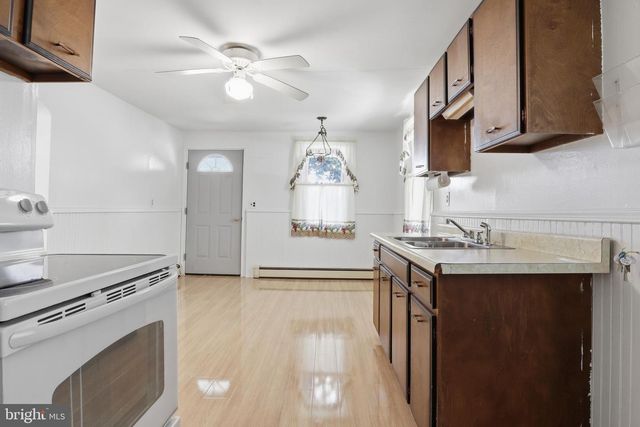 2152 CLOVERLEAF RD, Mount Joy, PA 17552