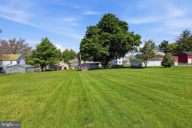 2152 CLOVERLEAF RD, Mount Joy, PA 17552