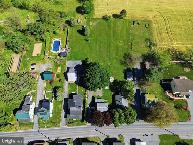2152 CLOVERLEAF RD, Mount Joy, PA 17552