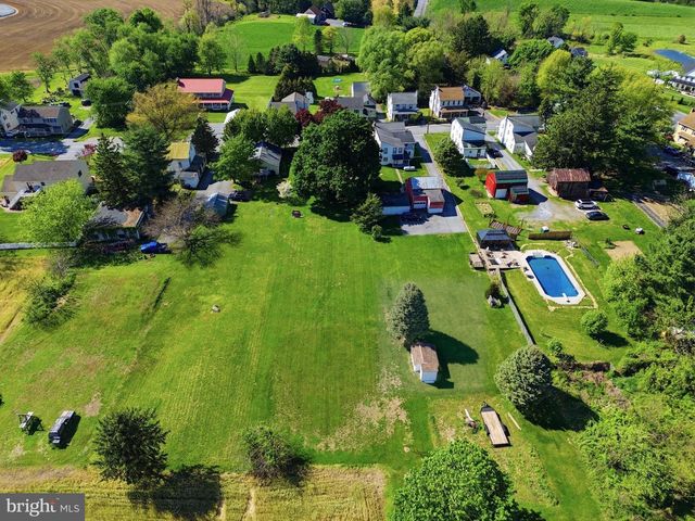 2152 CLOVERLEAF RD, Mount Joy, PA 17552