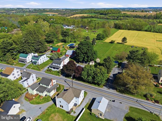 2152 CLOVERLEAF RD, Mount Joy, PA 17552