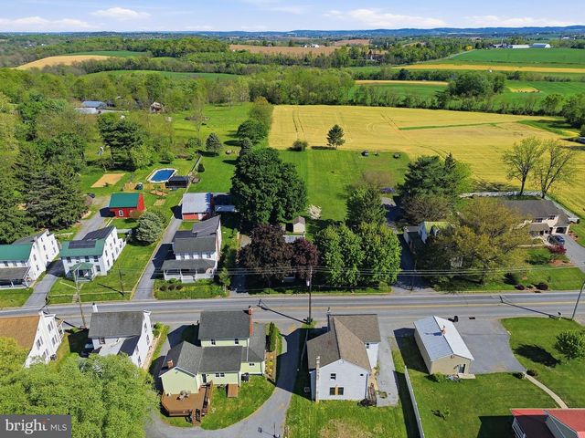 2152 CLOVERLEAF RD, Mount Joy, PA 17552