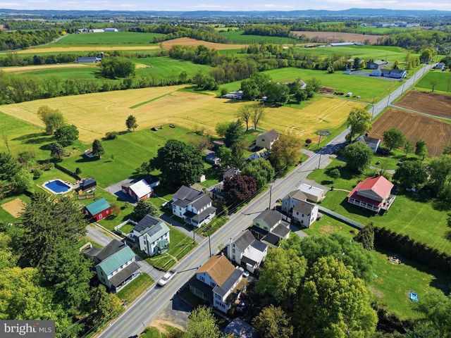2152 CLOVERLEAF RD, Mount Joy, PA 17552