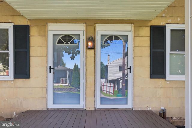 2152 CLOVERLEAF RD, Mount Joy, PA 17552