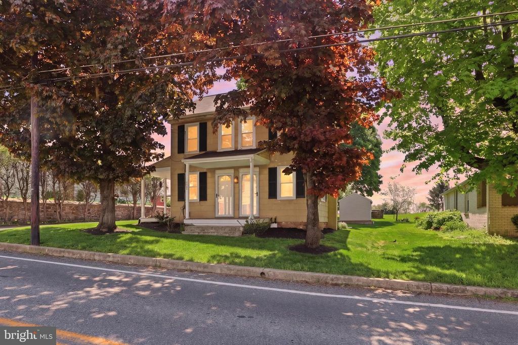 2152 CLOVERLEAF RD, Mount Joy, PA 17552