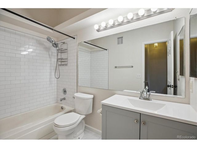 18508 E Whitaker Cir D, Aurora, CO 80015