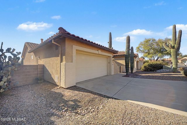 8730 N Walter Hagen Drive, Tucson, AZ 85742