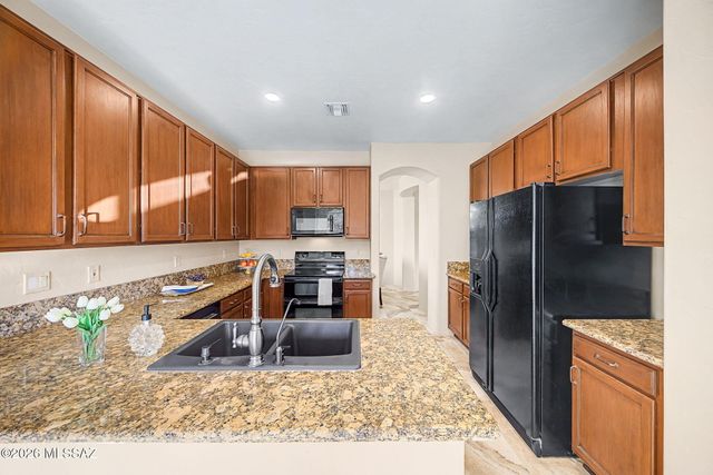 8730 N Walter Hagen Drive, Tucson, AZ 85742