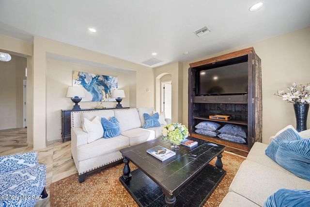 8730 N Walter Hagen Drive, Tucson, AZ 85742