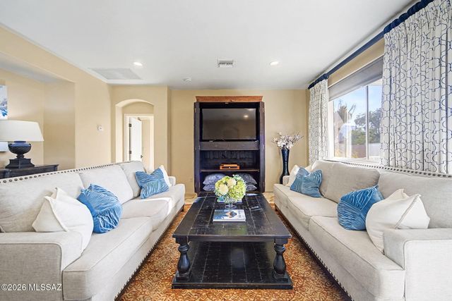 8730 N Walter Hagen Drive, Tucson, AZ 85742