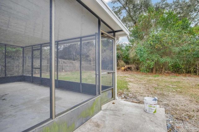 5855 Scotland Rd, Pensacola, FL 32526