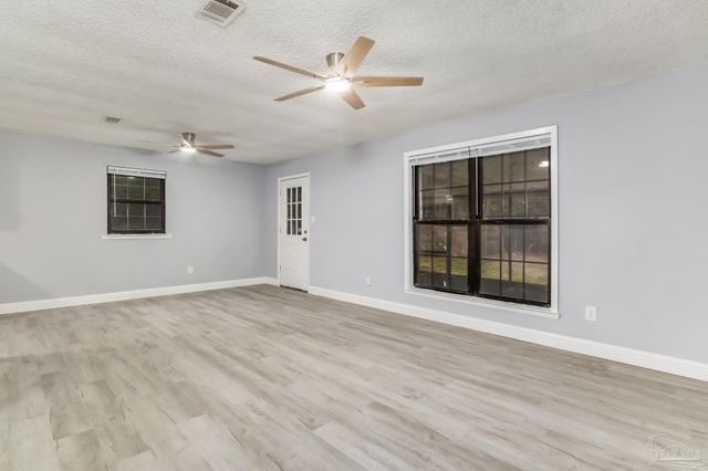 5855 Scotland Rd, Pensacola, FL 32526