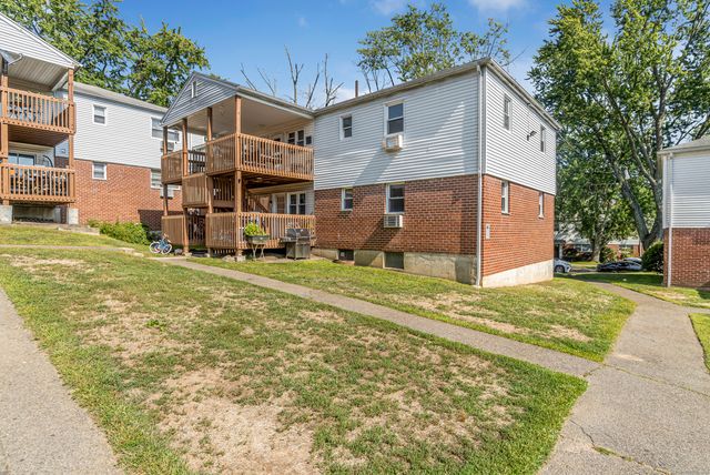 81 Cherry Hill Drive 1B, Bridgeport, CT 06606