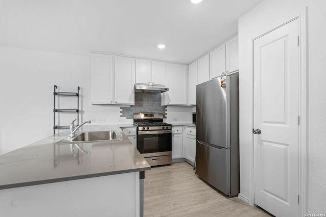 7235 Eclipse Place, San Antonio, TX 78252