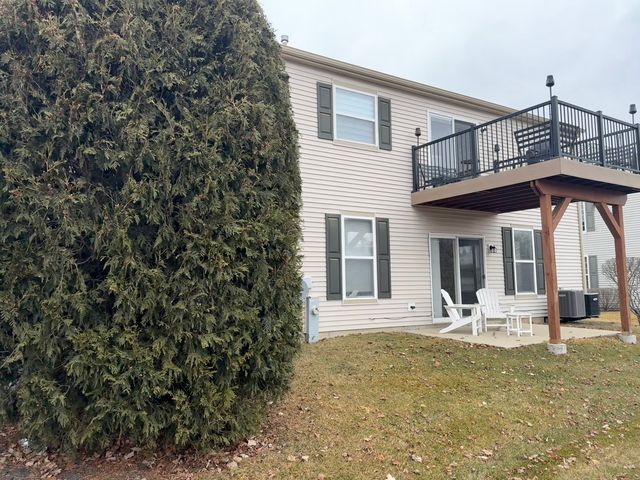 111 W Chatham Lane, Round Lake, IL 60073