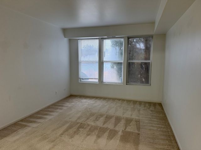 111 W Chatham Lane, Round Lake, IL 60073