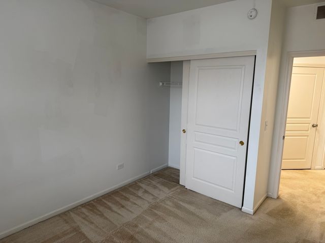 111 W Chatham Lane, Round Lake, IL 60073