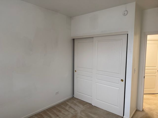 111 W Chatham Lane, Round Lake, IL 60073