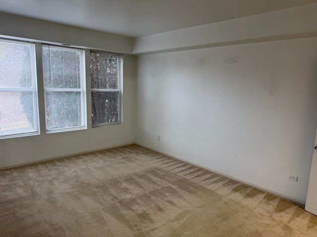 111 W Chatham Lane, Round Lake, IL 60073