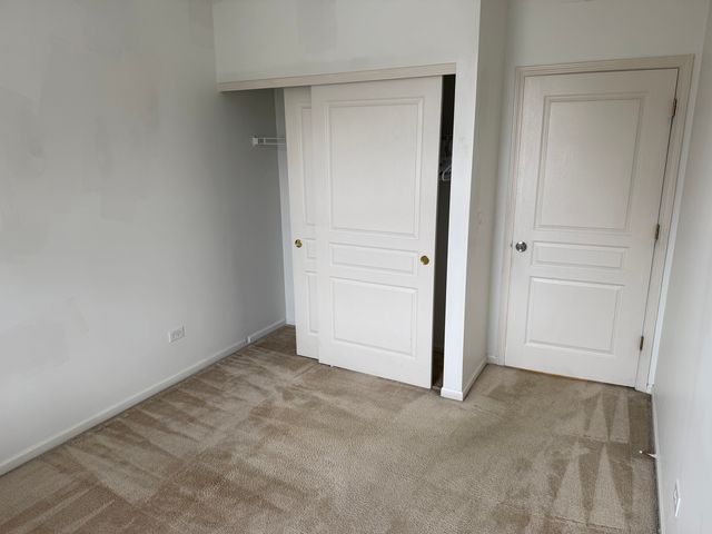 111 W Chatham Lane, Round Lake, IL 60073