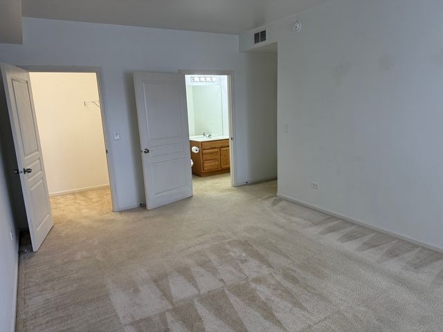 111 W Chatham Lane, Round Lake, IL 60073