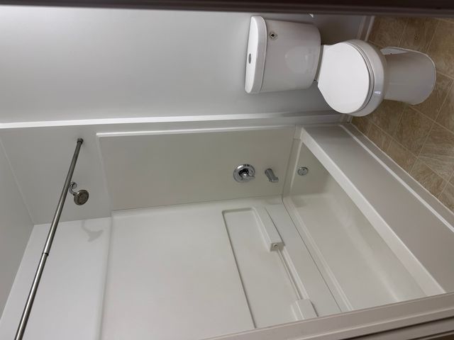 111 W Chatham Lane, Round Lake, IL 60073