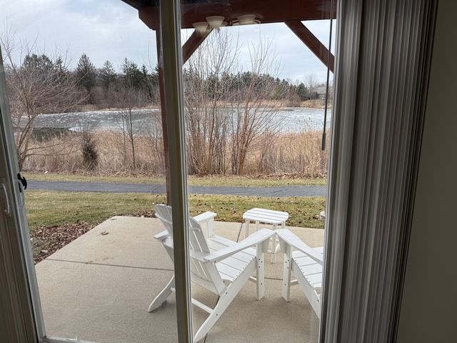 111 W Chatham Lane, Round Lake, IL 60073