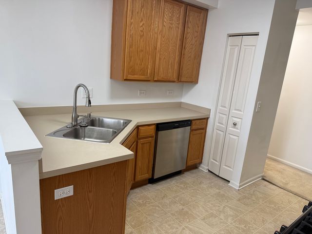 111 W Chatham Lane, Round Lake, IL 60073