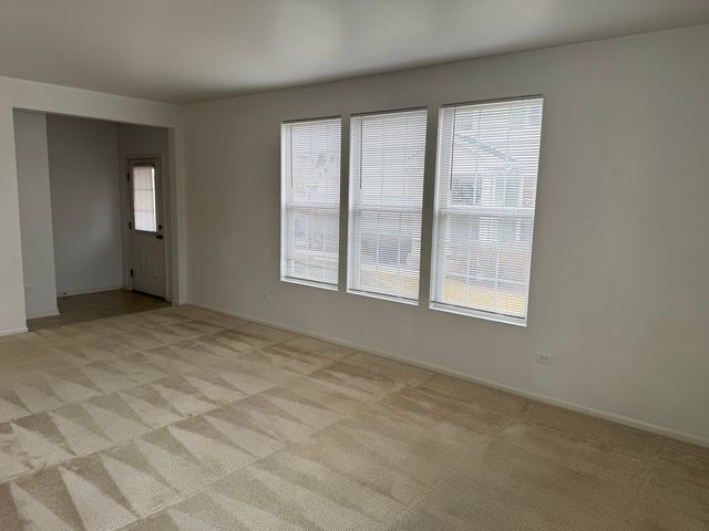 111 W Chatham Lane, Round Lake, IL 60073