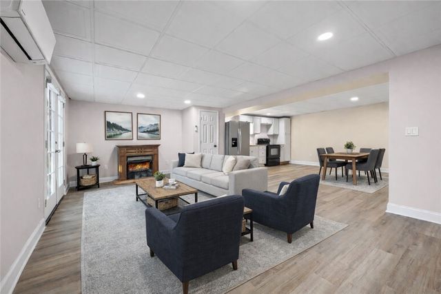 203 Dodgins Lane, Seneca, SC 29672