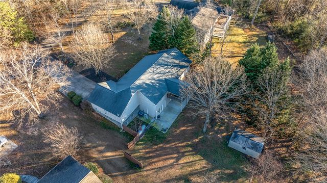 203 Dodgins Lane, Seneca, SC 29672