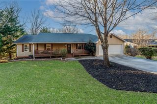 203 Dodgins Lane, Seneca, SC 29672