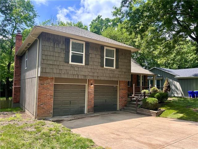 6220 Greenwood Drive, Shawnee, KS 66216