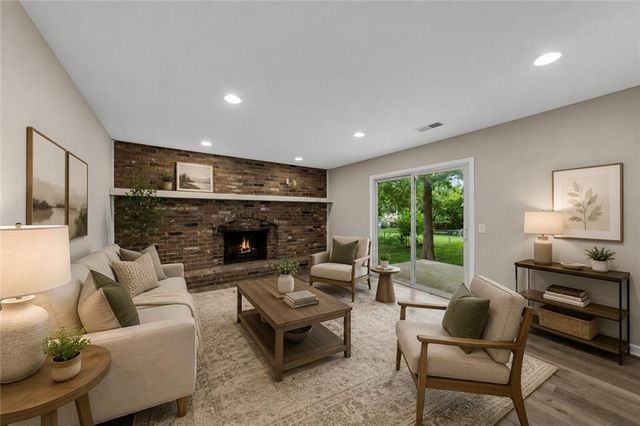 6220 Greenwood Drive, Shawnee, KS 66216