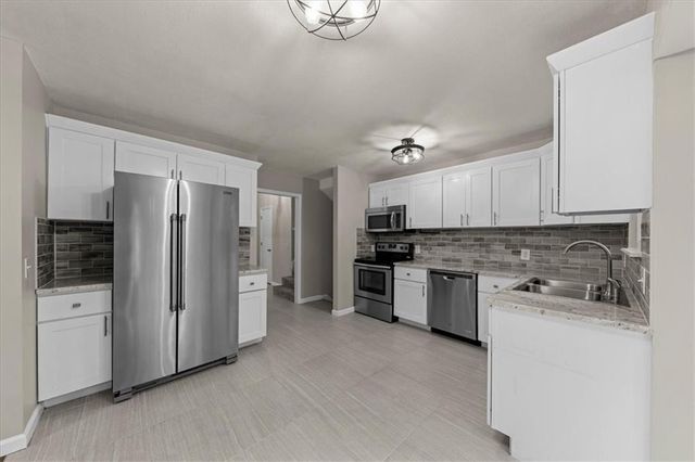 6220 Greenwood Drive, Shawnee, KS 66216