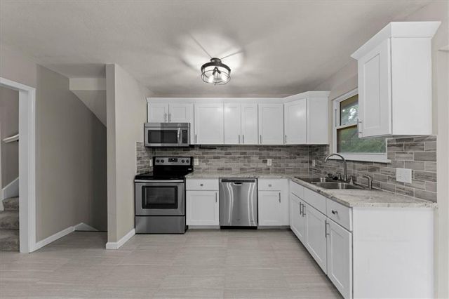 6220 Greenwood Drive, Shawnee, KS 66216