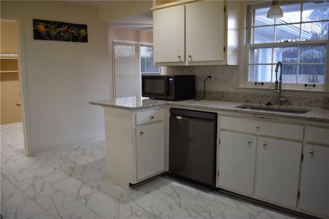 2479 Kingsland Drive, Atlanta, GA 30360