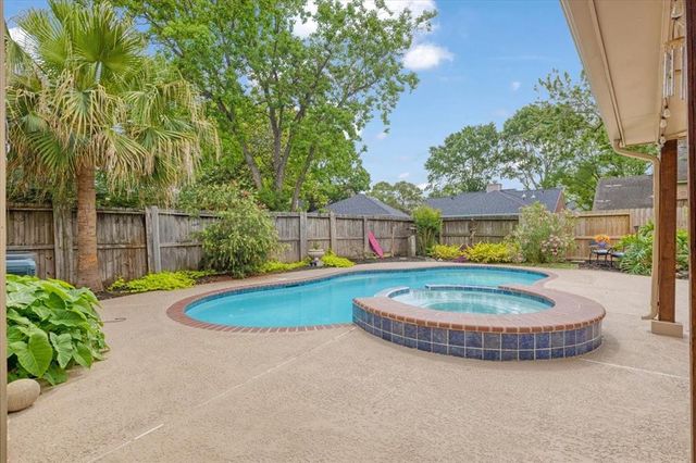 2021 Caravel Drive, League City, TX 77573