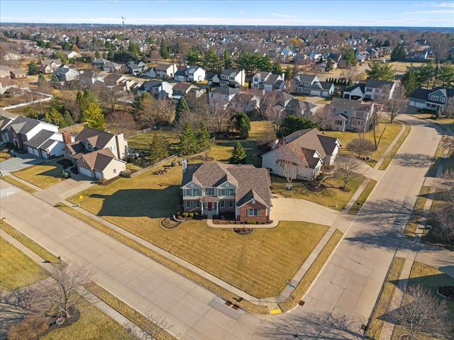 5355 Heather Glen Circle, Bettendorf, IA 52722