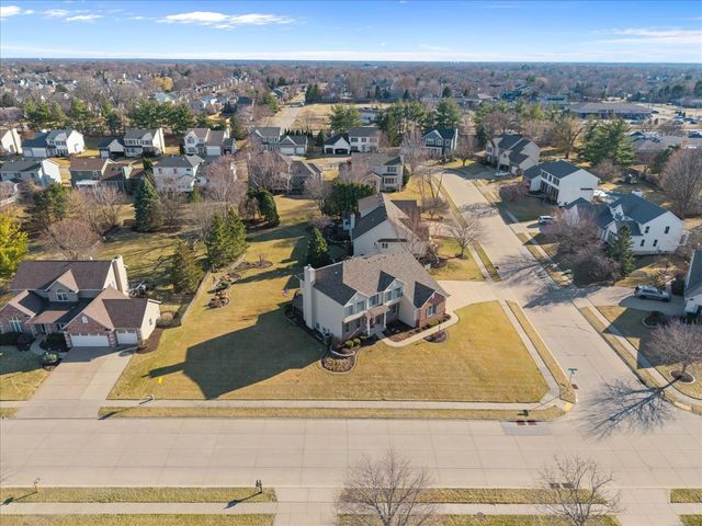 5355 Heather Glen Circle, Bettendorf, IA 52722