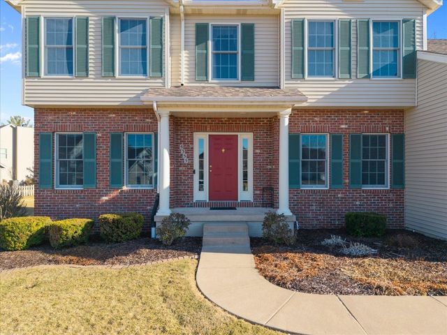 5355 Heather Glen Circle, Bettendorf, IA 52722