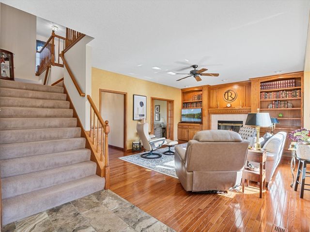 5355 Heather Glen Circle, Bettendorf, IA 52722
