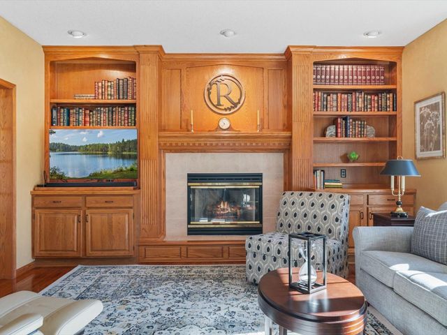 5355 Heather Glen Circle, Bettendorf, IA 52722