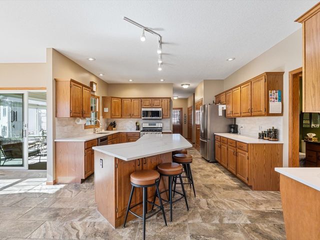 5355 Heather Glen Circle, Bettendorf, IA 52722