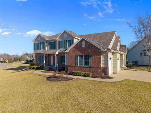 5355 Heather Glen Circle, Bettendorf, IA 52722