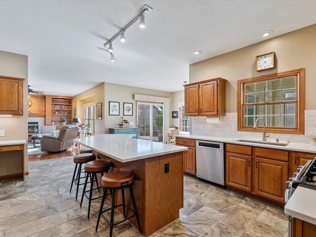 5355 Heather Glen Circle, Bettendorf, IA 52722