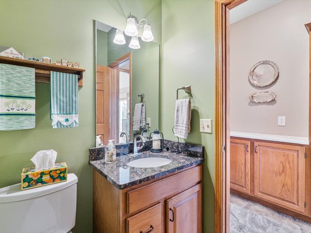5355 Heather Glen Circle, Bettendorf, IA 52722