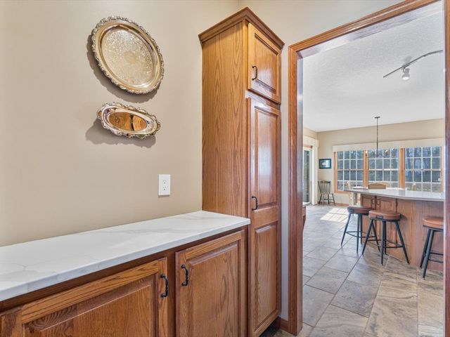 5355 Heather Glen Circle, Bettendorf, IA 52722