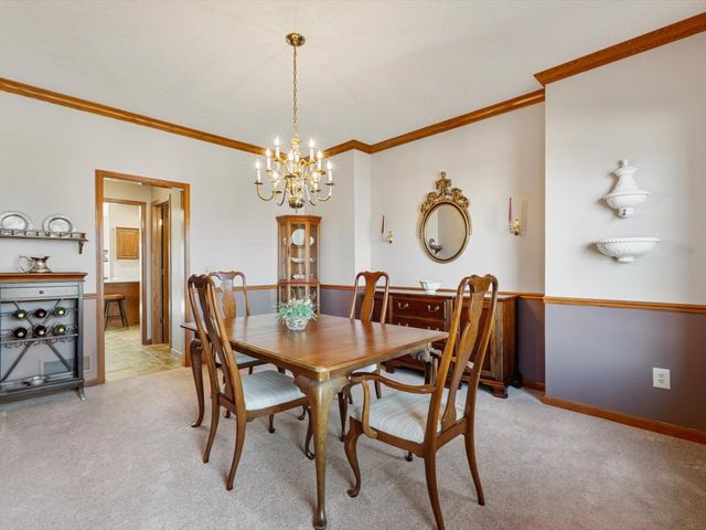 5355 Heather Glen Circle, Bettendorf, IA 52722