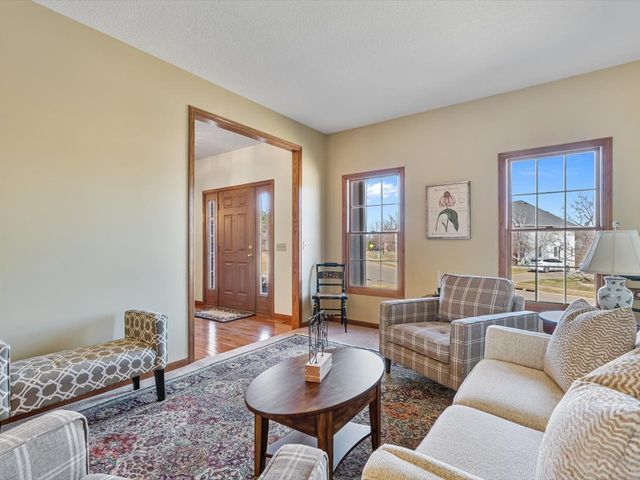 5355 Heather Glen Circle, Bettendorf, IA 52722